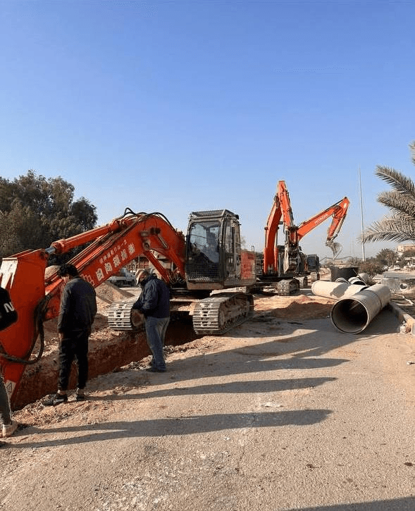 تنفيذ خط مطري قطر (٨٠٠ ملم) في حي السواق وشارع الكليدار وشارع المدينة